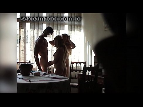 ❤️ L'amichi sessu invitanu un omu gigante è un trio cun ellu ️ Video cazzo  à co.milfnut-net.ru
